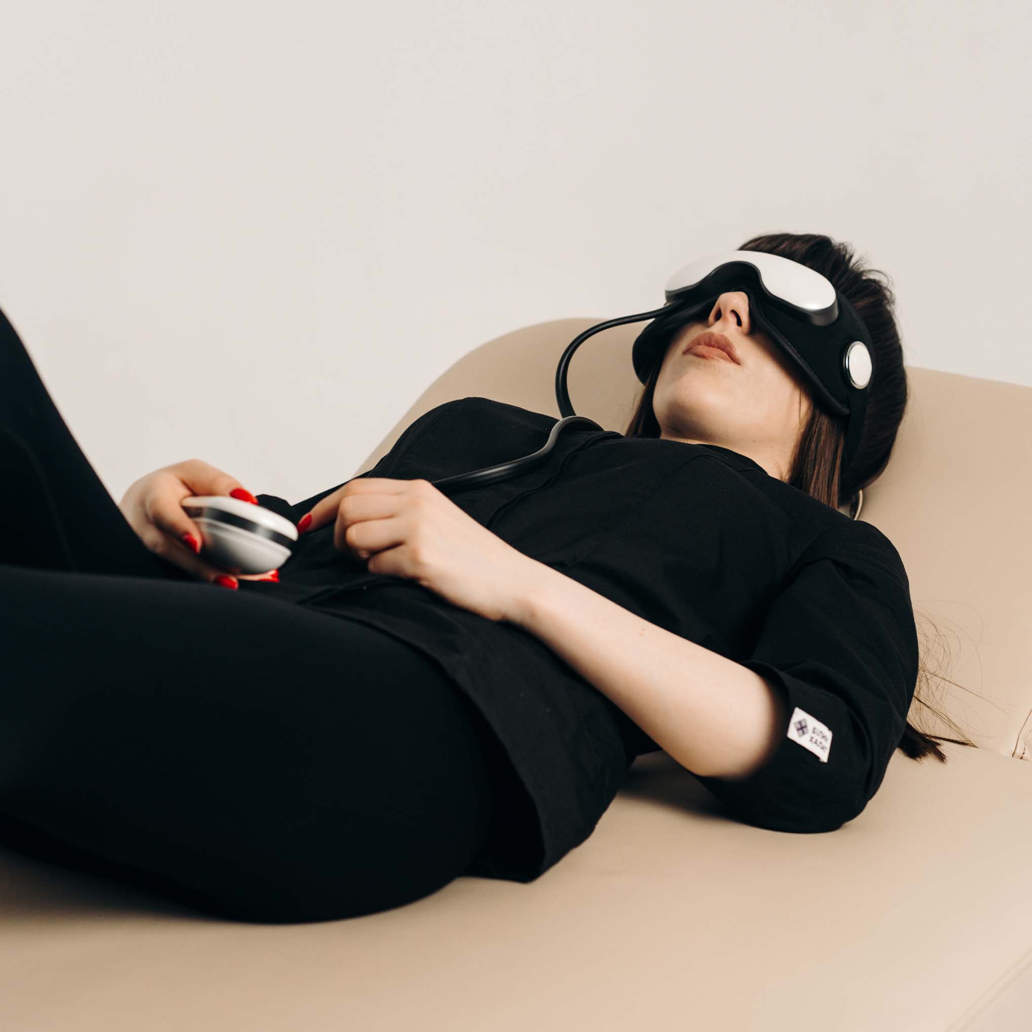 EyeCare Pro масажер з підключеними дротами для музичної терапії